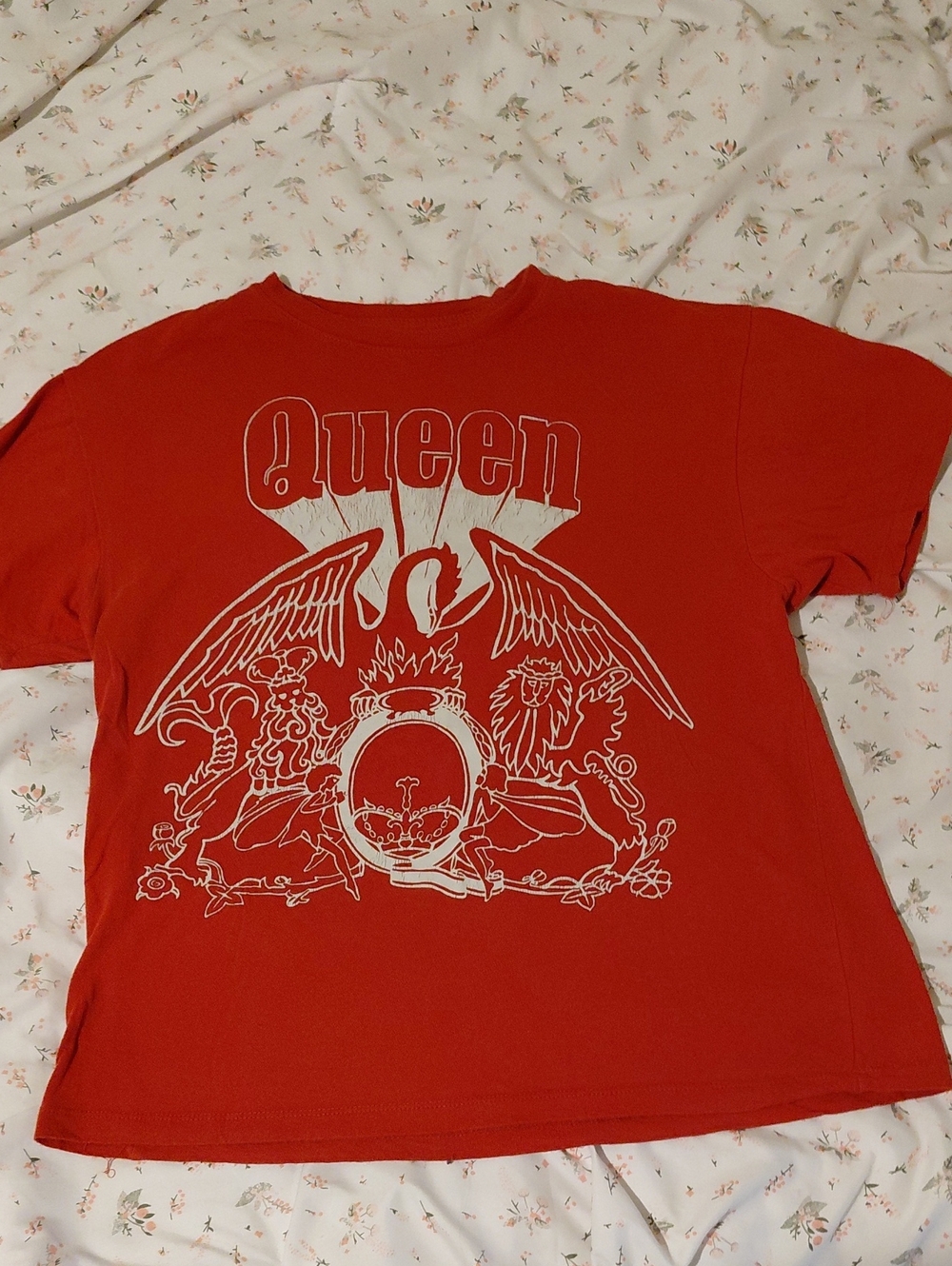 Queen Graphic Short-Sleeve Tee in Red